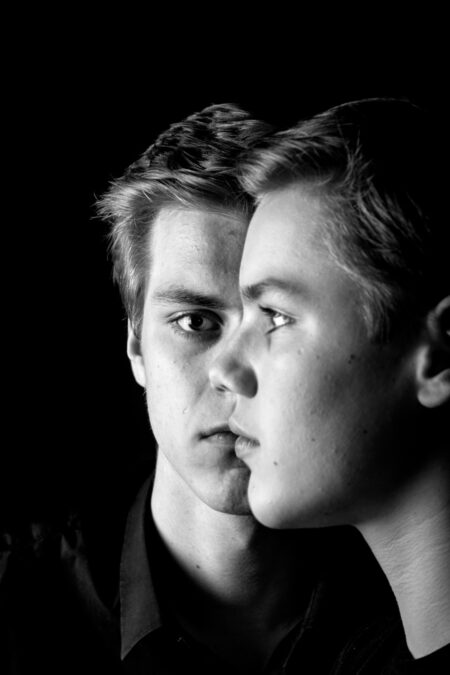 2 broers 1 gezicht 90 graden hoek